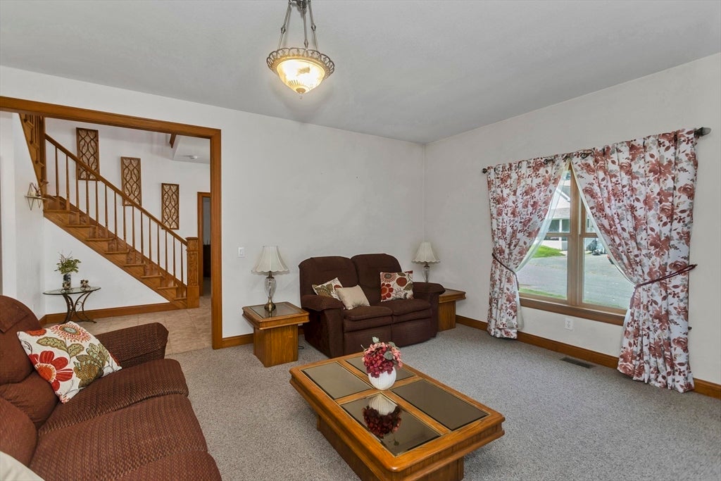 27 Landing Dr, Chicopee, MA, 27 Landing Dr, Chicopee, MA Photo #3