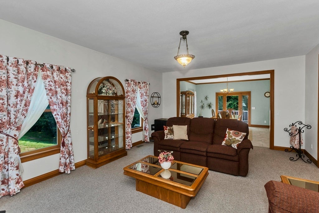 27 Landing Dr, Chicopee, MA, 27 Landing Dr, Chicopee, MA Photo #4