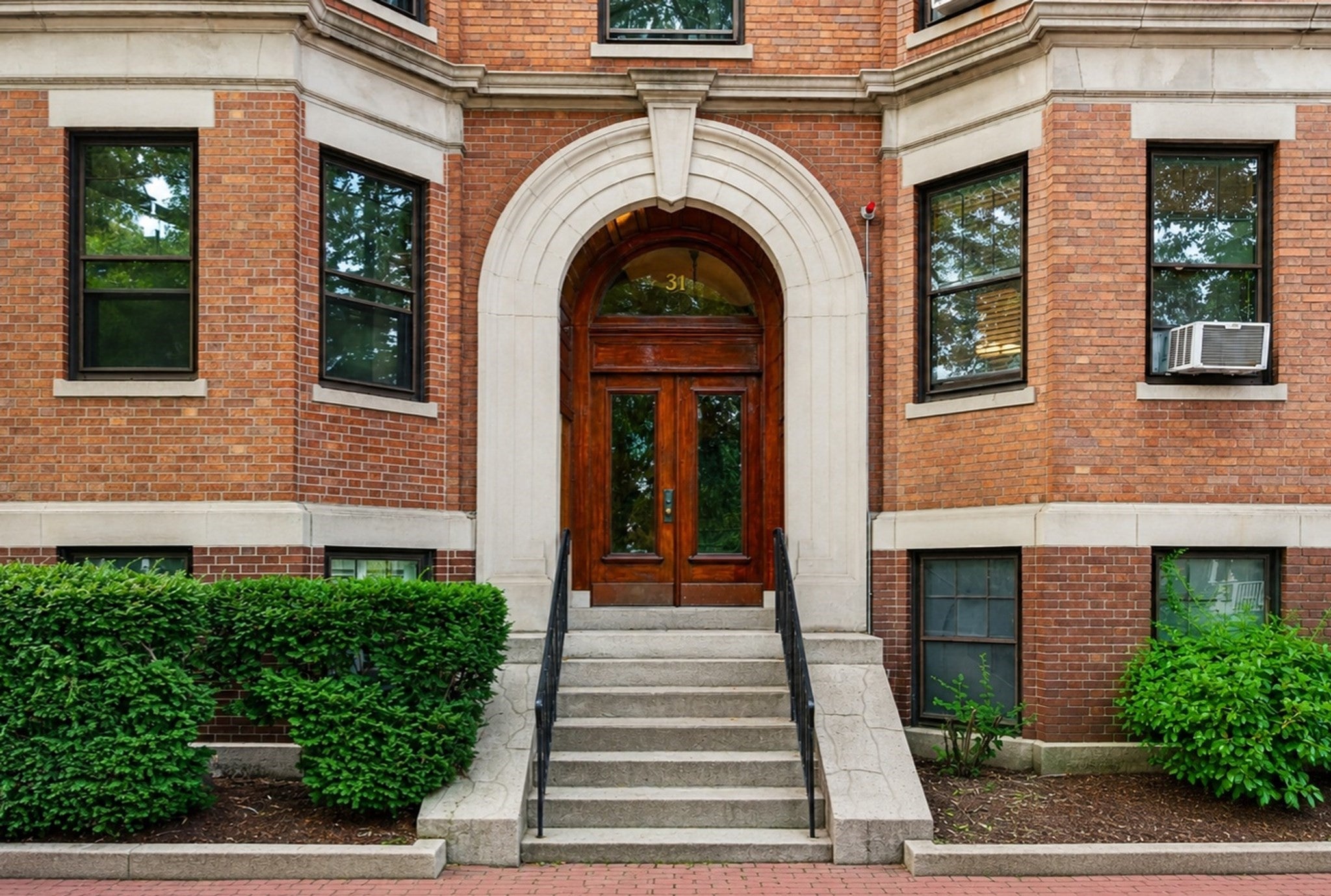 Photo of 31 Linnaean St, Cambridge, MA