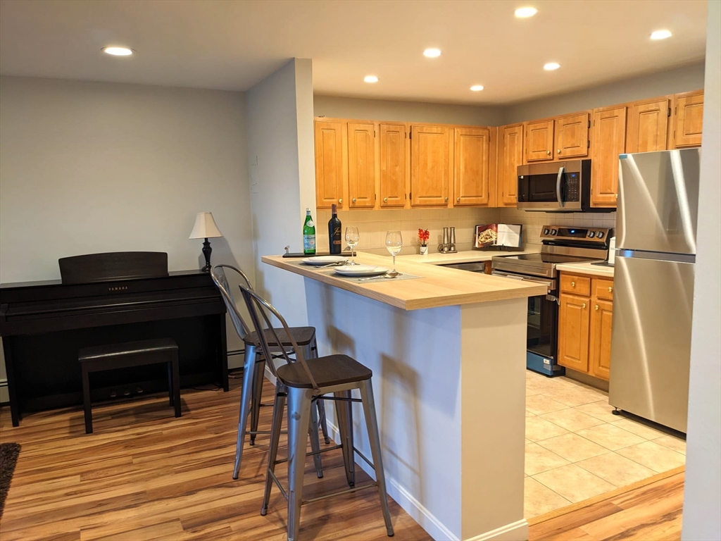 32 Whites Ave D63