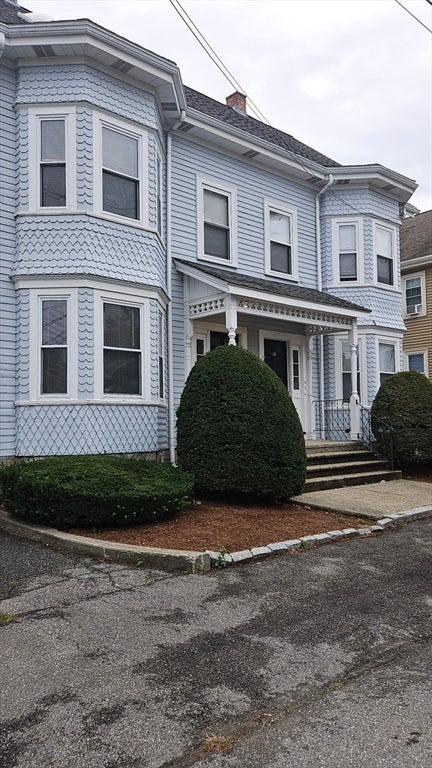 Click for 14 Stearns St #1, Waltham, MA slideshow