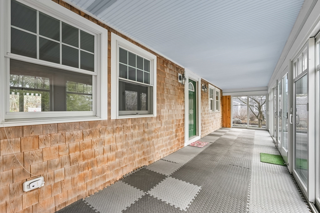 25 Robert Rd