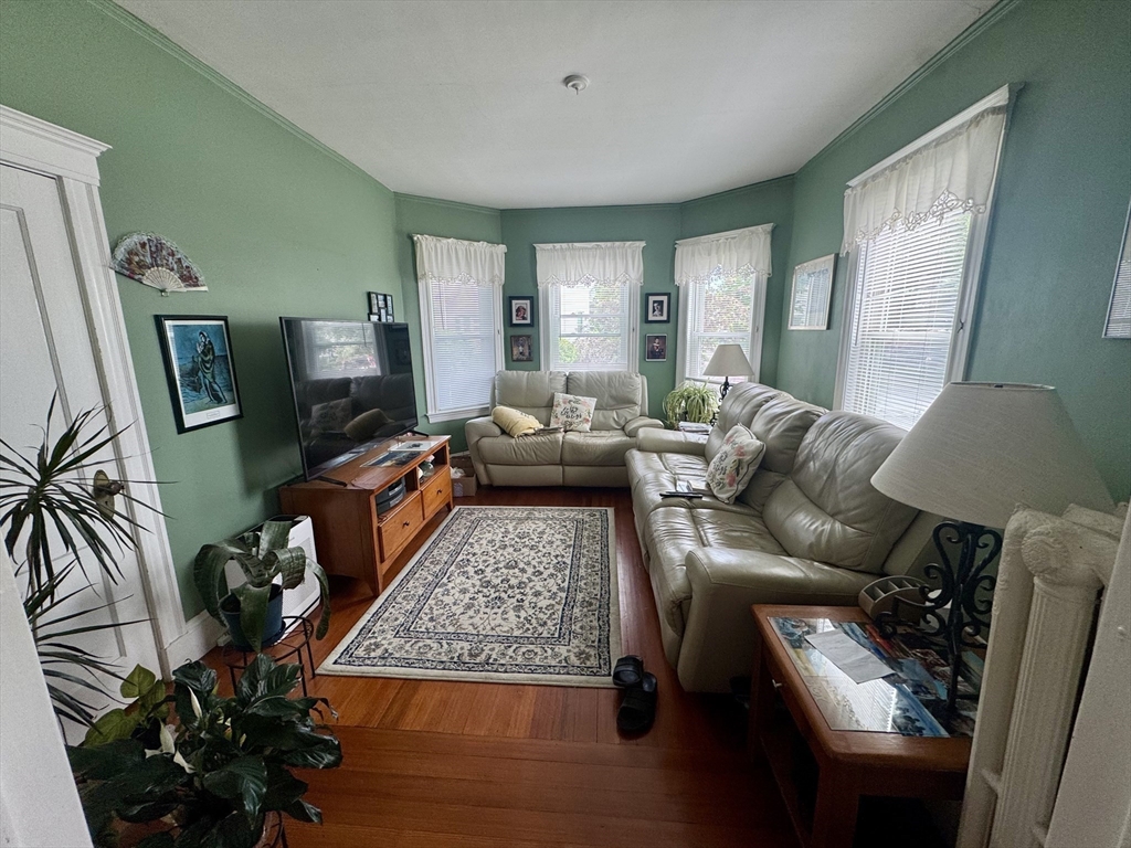 39 Newbury Ave