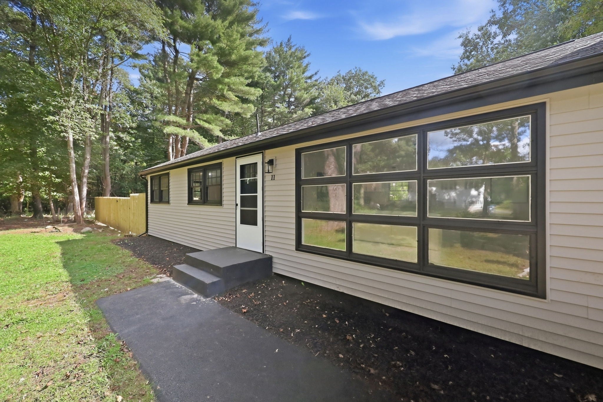 11 Christine St, Palmer, MA Photo #4