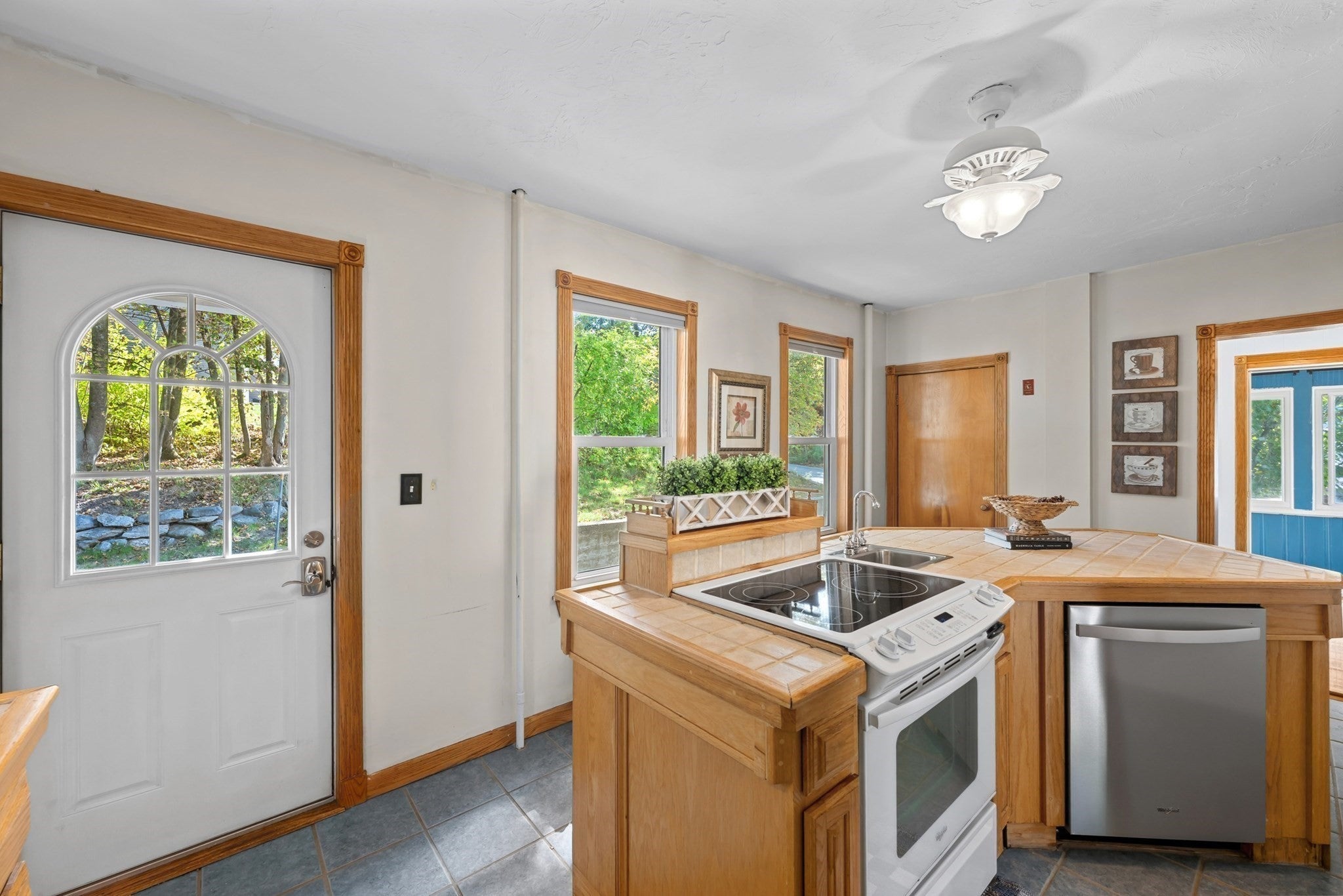 26 New Harbor Road, Clinton, MA, 26 New Harbor Road, Clinton, MA Photo #9