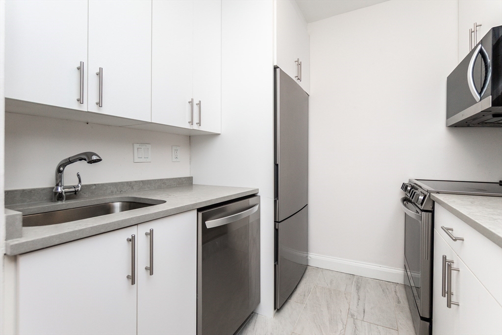209 W Newton St 3
