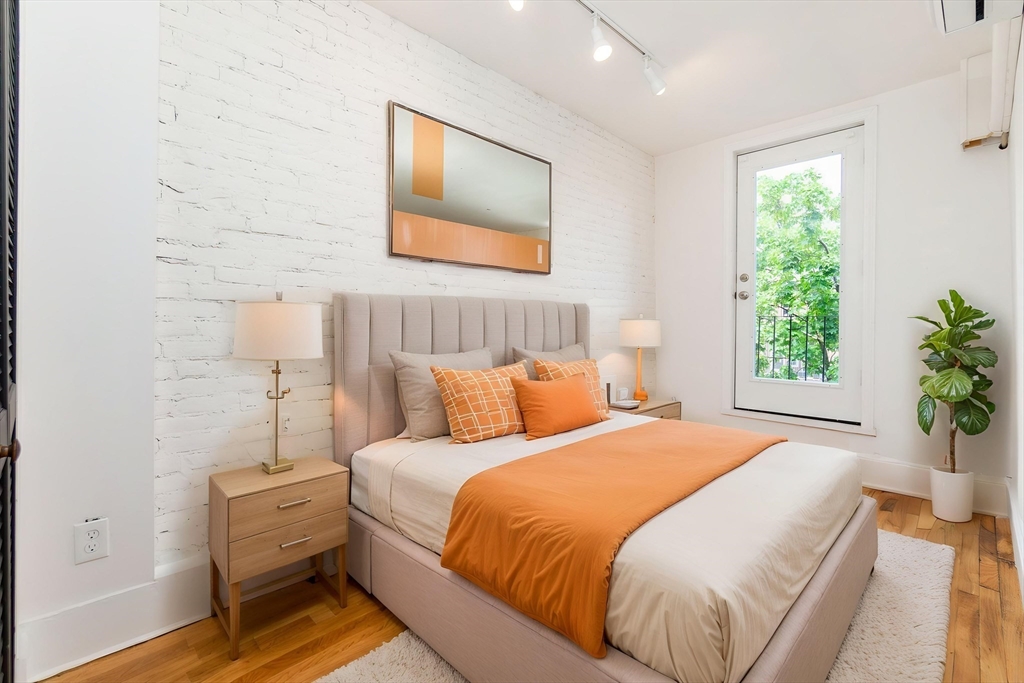 209 W Newton St 3