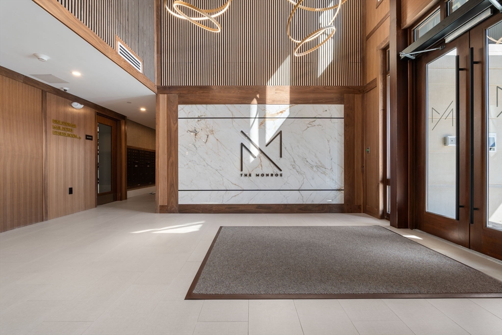 105 Washington 402