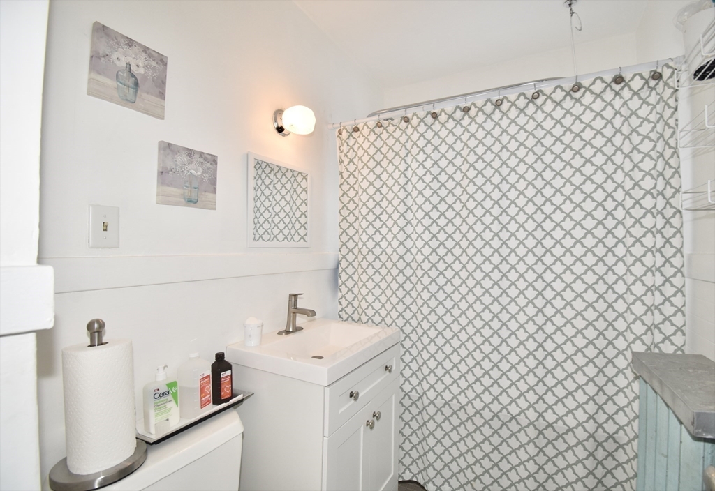 Springfield, Massachusetts 01107, United States, 4 Bedrooms Bedrooms, ,2 BathroomsBathrooms,Residential,Active,134349