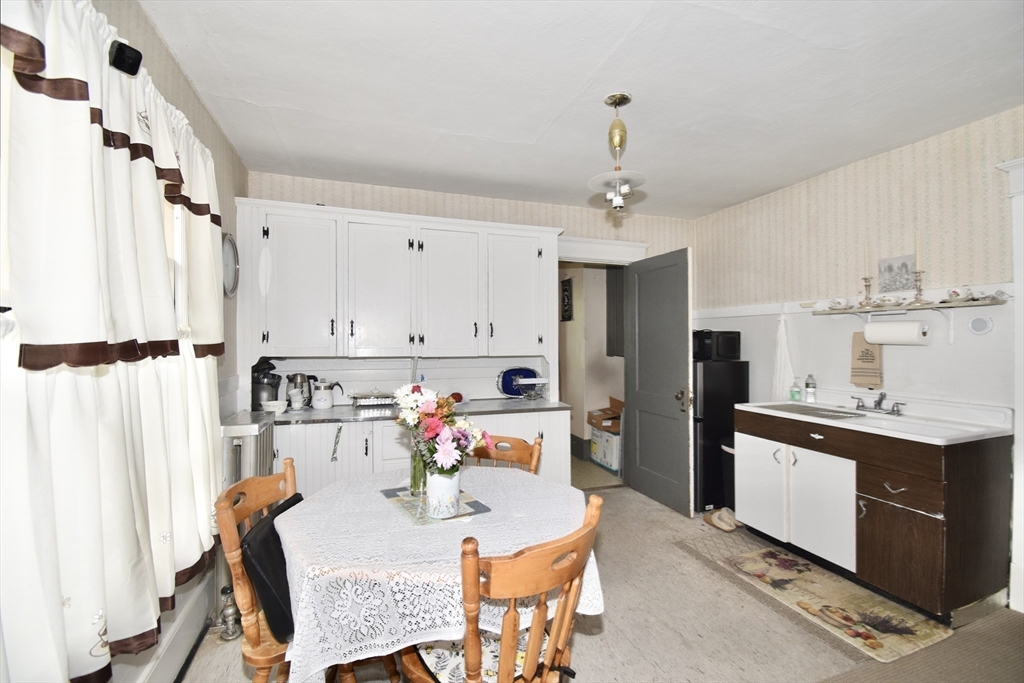 Springfield, Massachusetts 01107, United States, 4 Bedrooms Bedrooms, ,2 BathroomsBathrooms,Residential,Active,134349