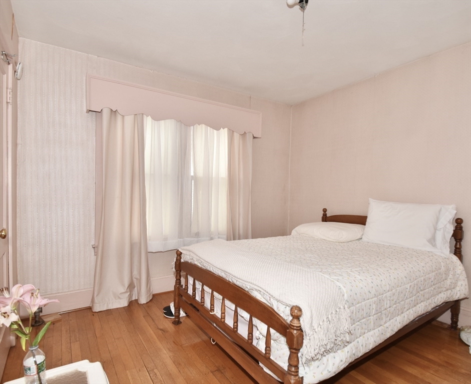 Springfield, Massachusetts 01107, United States, 4 Bedrooms Bedrooms, ,2 BathroomsBathrooms,Residential,Active,134349