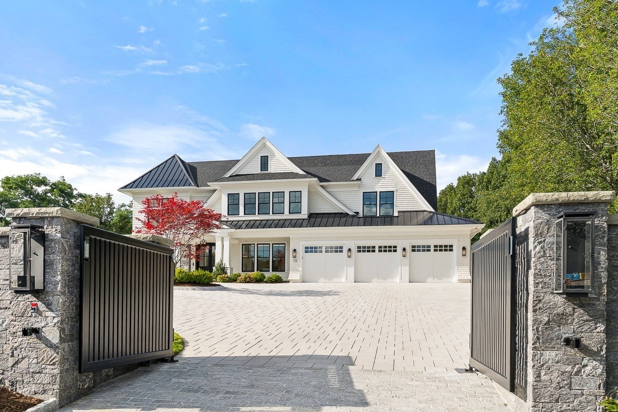 Photo of 15 Vinson Circle, Winchester, MA