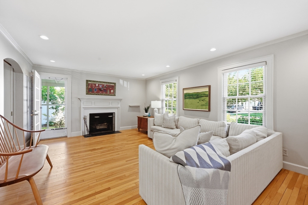 77 Pleasantview Avenue