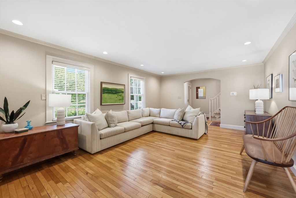 77 Pleasantview Avenue