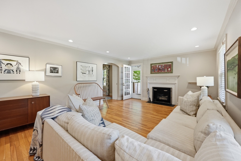 77 Pleasantview Avenue