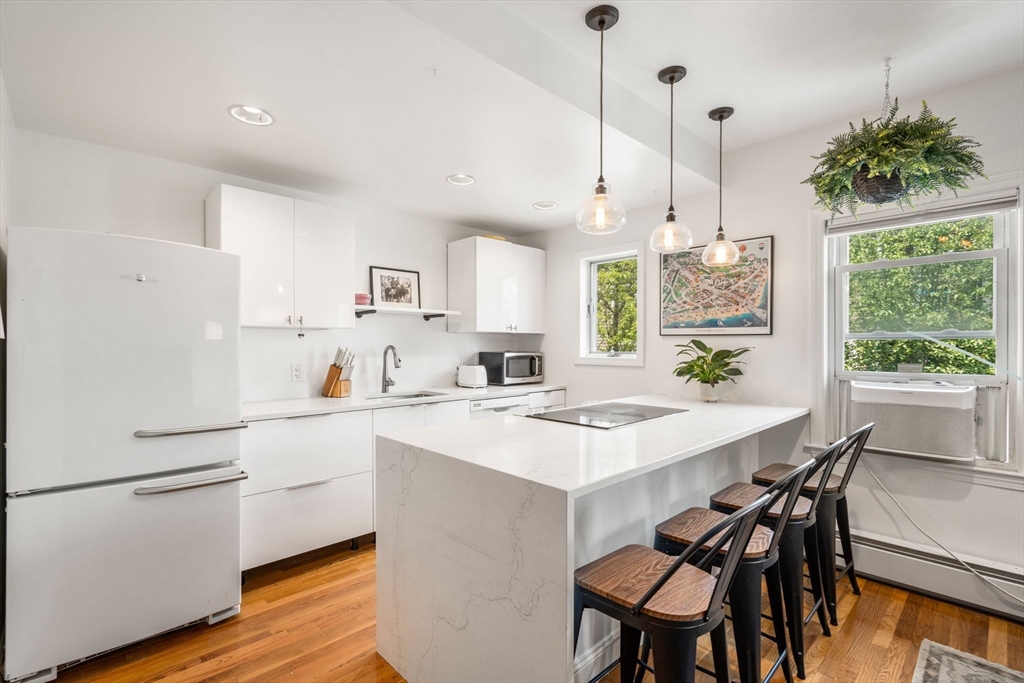 122 W 9th St 2