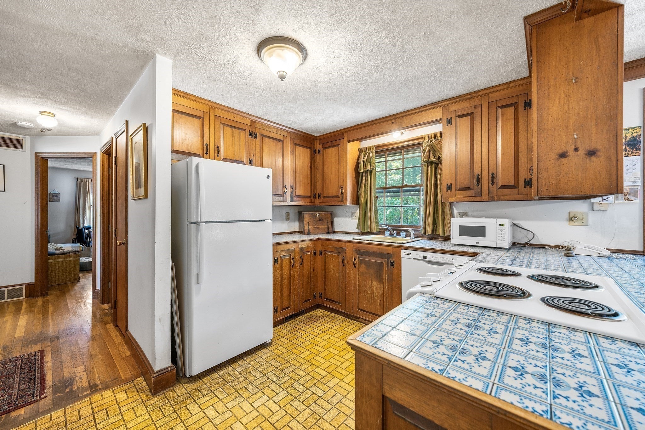 41 Academy Ave, Weymouth, MA Photo #11