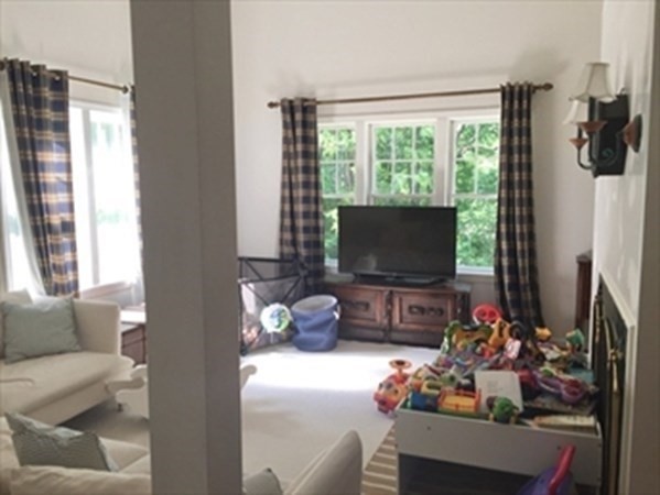 12 N Commons L