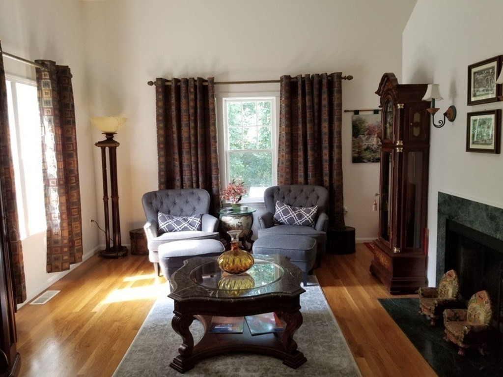 12 N Commons L