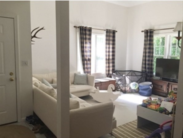 12 N Commons L