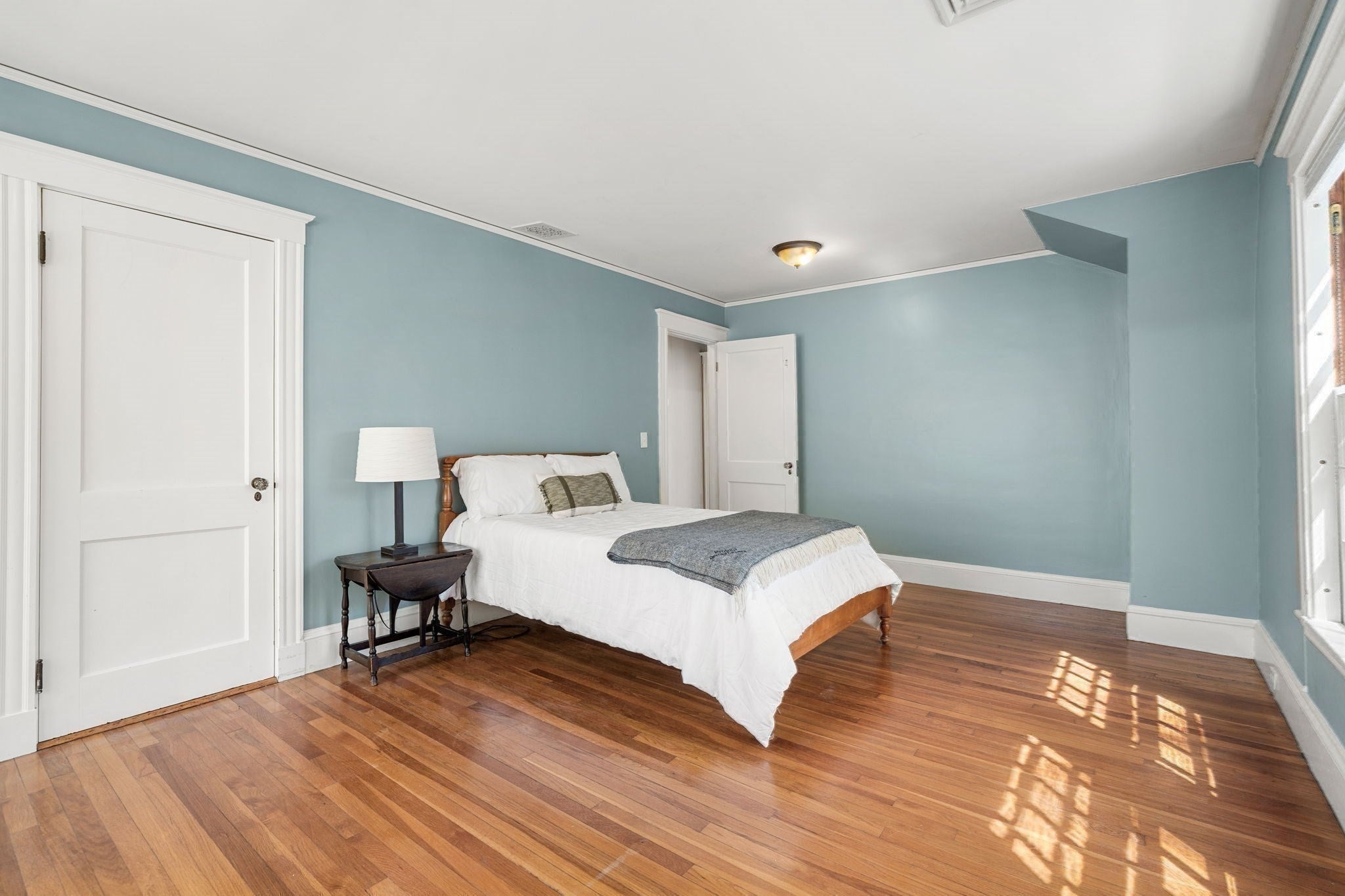 292 Pond St, Brookline, MA Photo #32