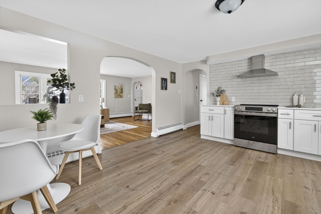 10 Oak Pond Ave