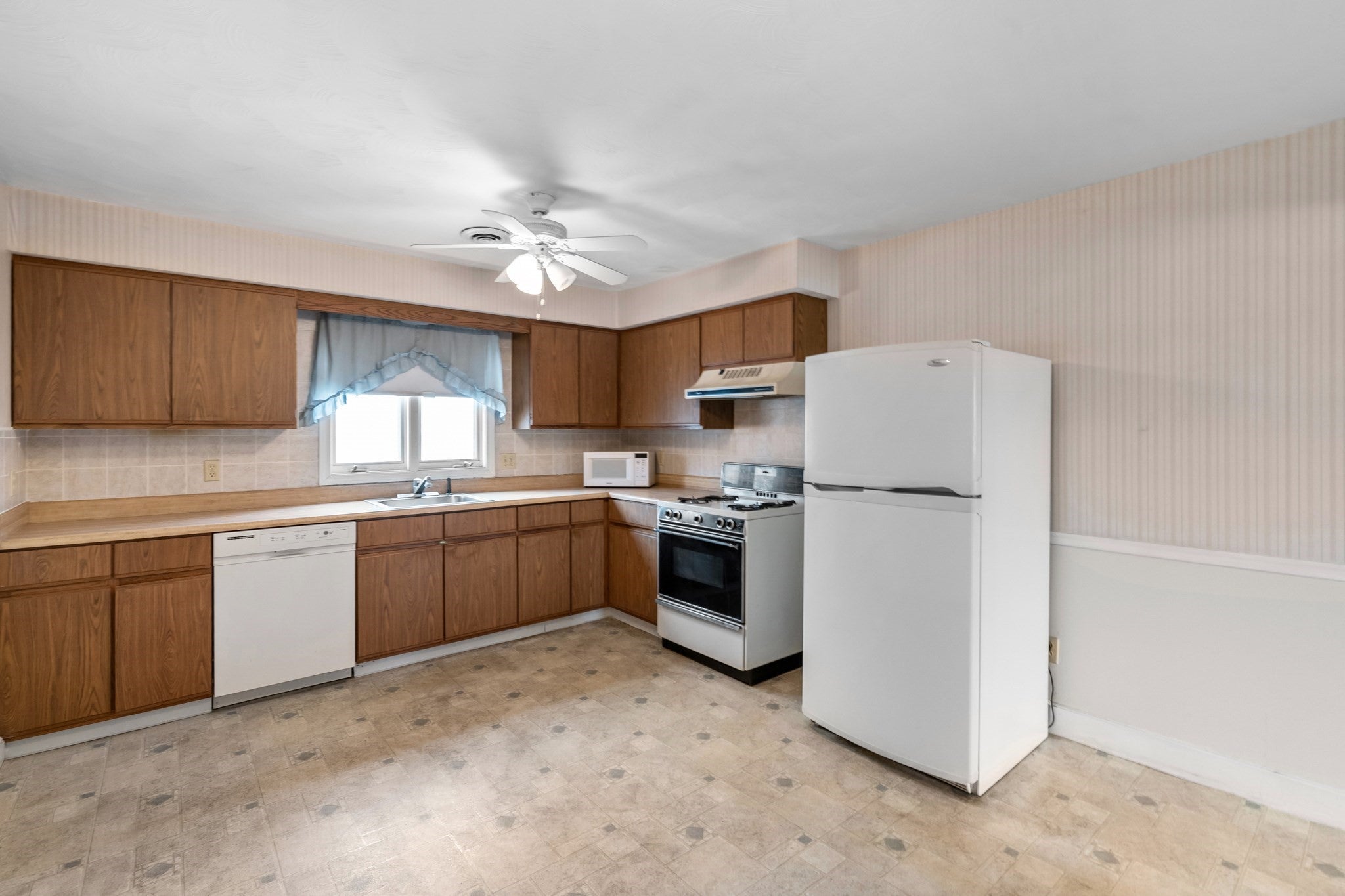 70 North Court #F, Fall River, MA, 70 North Court #F, Fall River, MA Photo #6