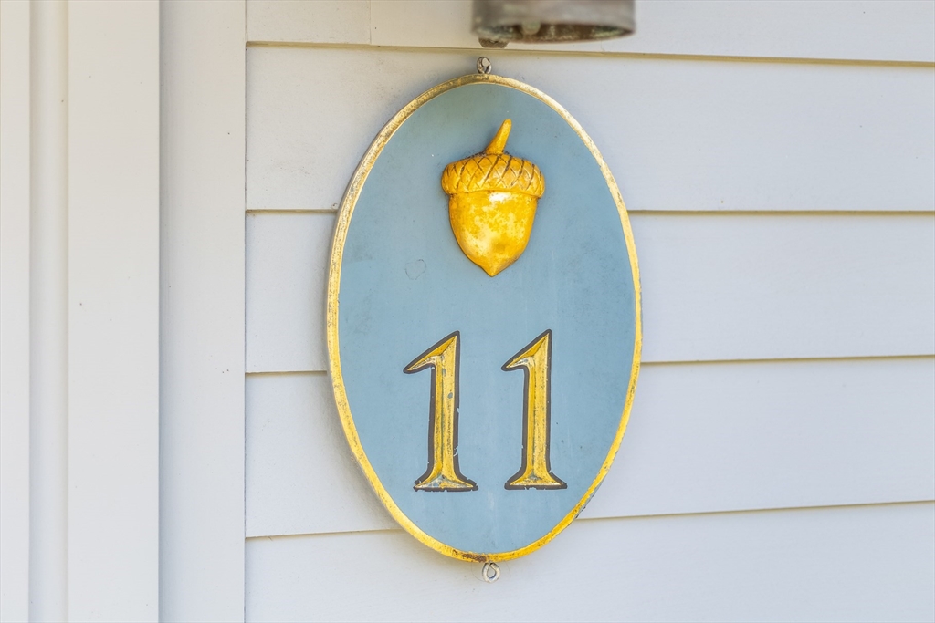 11 Acorn Road