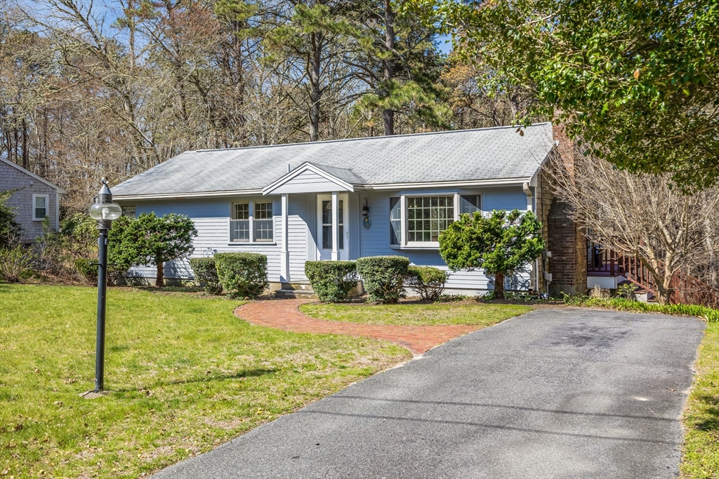 11 Acorn Road