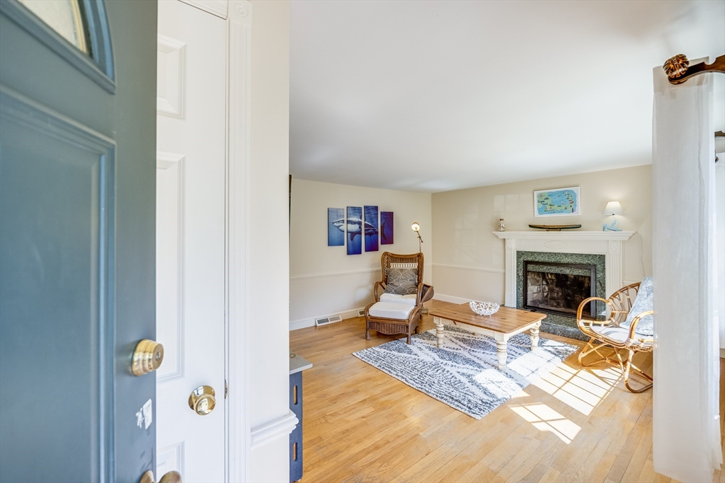 11 Acorn Road