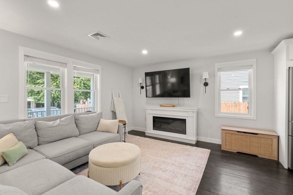 9 Beach Rd