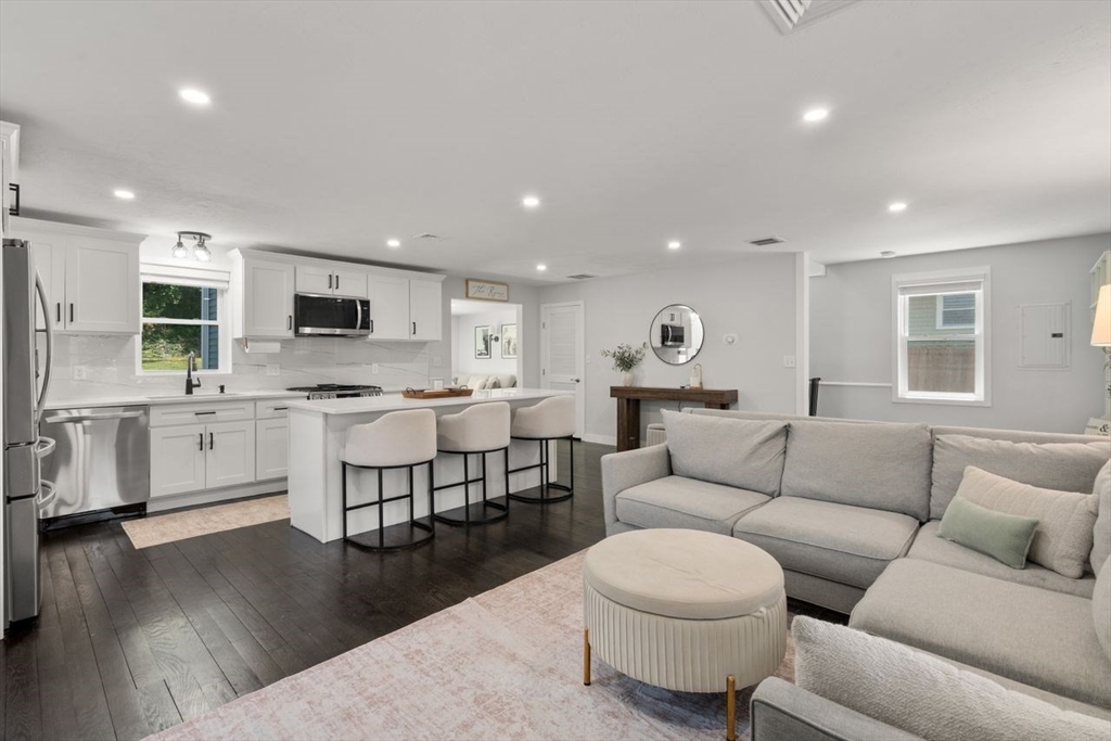 9 Beach Rd