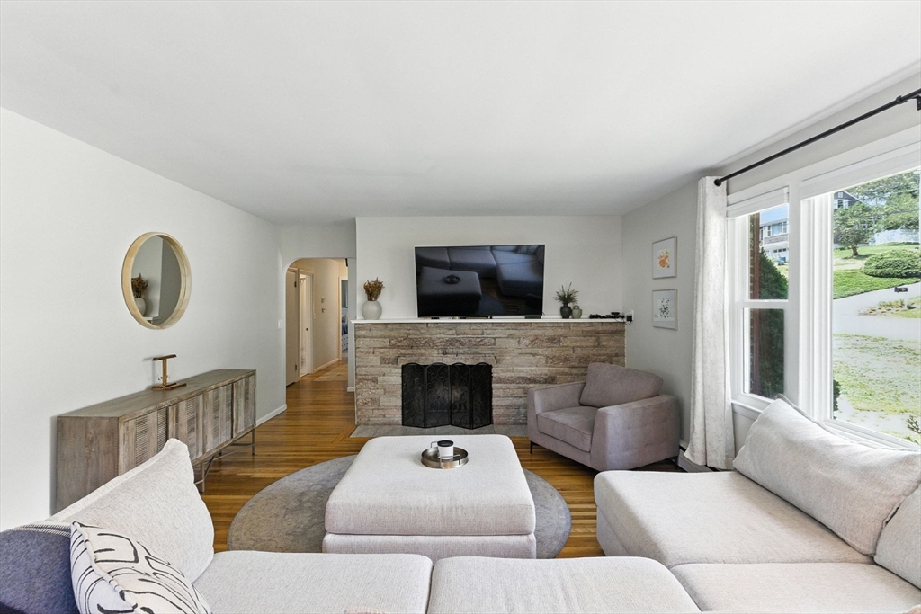 7 Riverview Ave