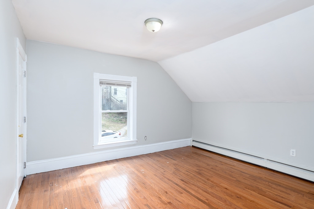 Picture for the property 73495385, 6 beds, 3 baths