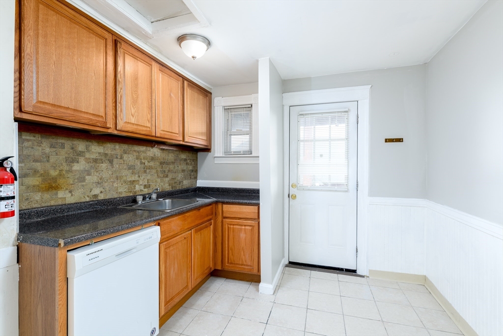 Picture for the property 73495385, 6 beds, 3 baths