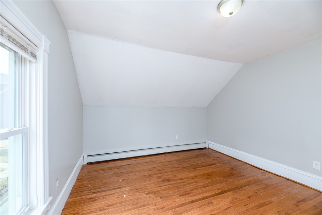 Picture for the property 73495385, 6 beds, 3 baths