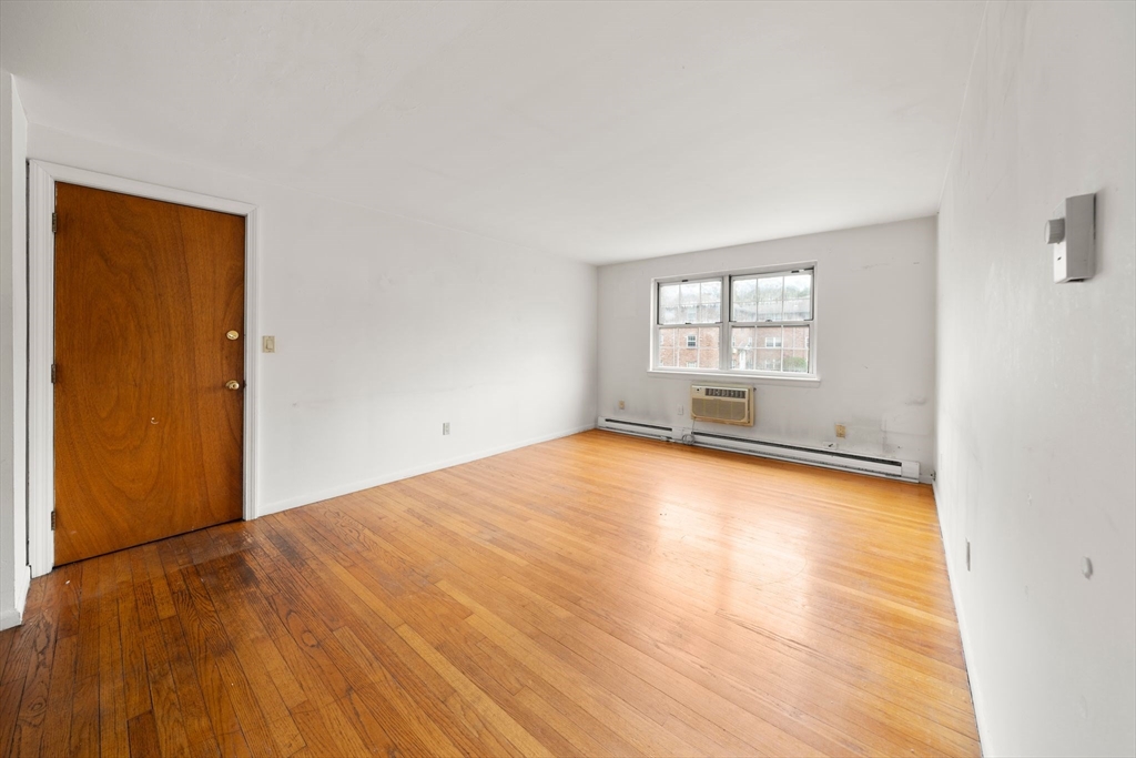 11 Colonial Village Dr 8