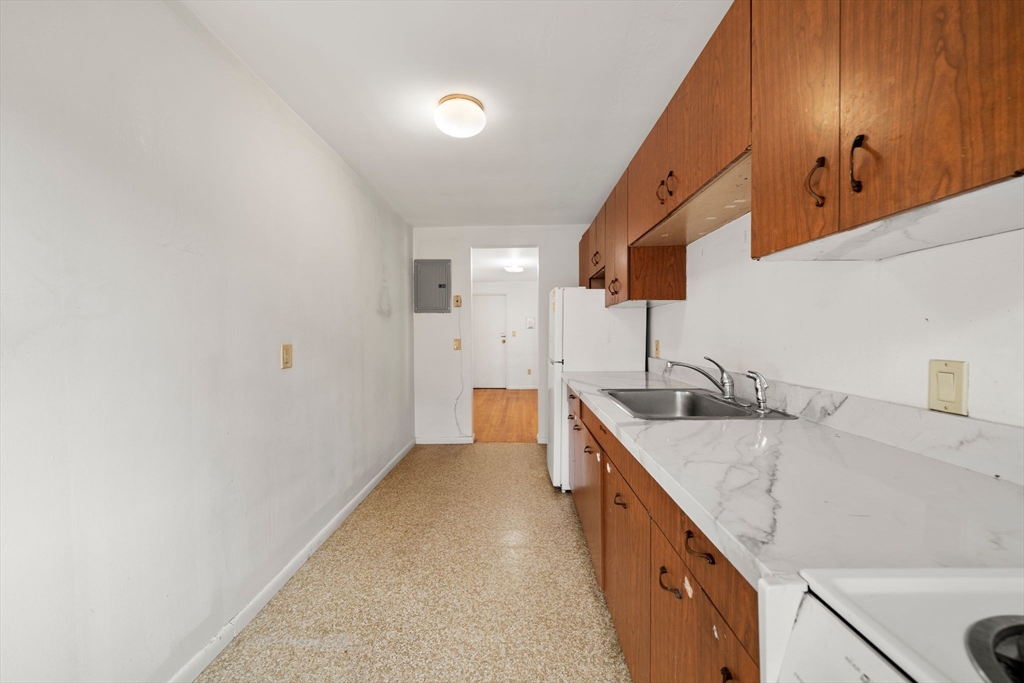 11 Colonial Village Dr #8, Arlington, MA Photo #9