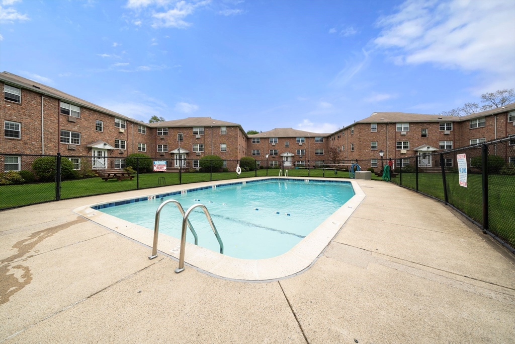 11 Colonial Village Dr #8, Arlington, MA Photo #19