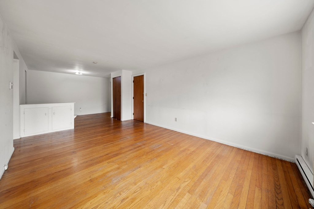 11 Colonial Village Dr 8