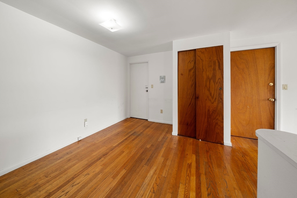 11 Colonial Village Dr 8