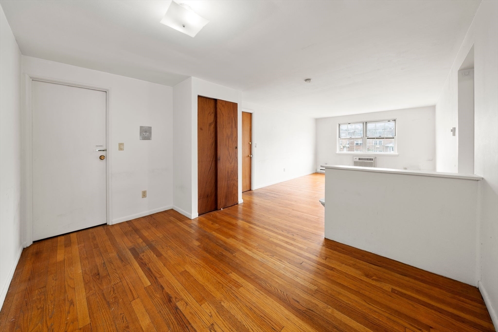 11 Colonial Village Dr 8