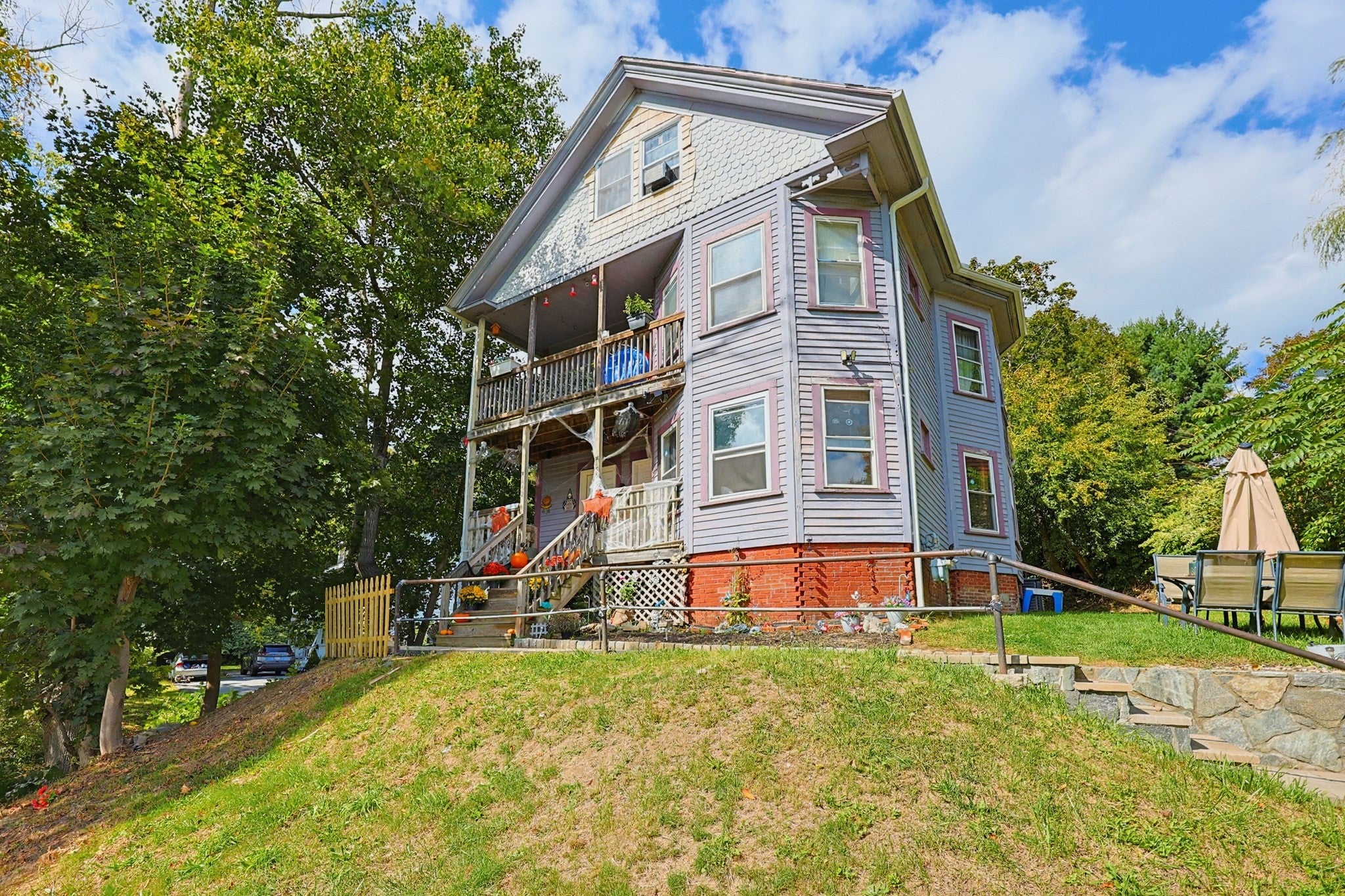 Photo of 1550-1552 Main St, Worcester, MA