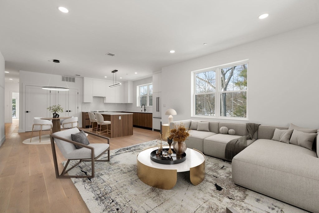 16 Stearns Rd 208