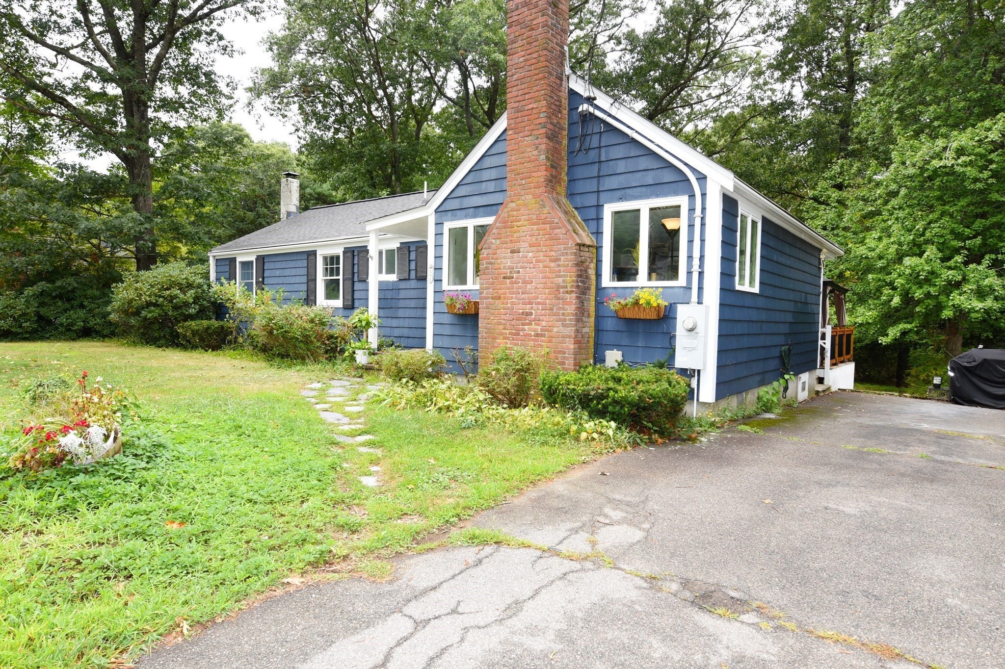 495 Thicket St