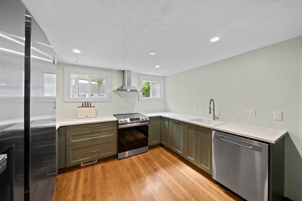 495 Thicket St, Weymouth, MA Photo #5