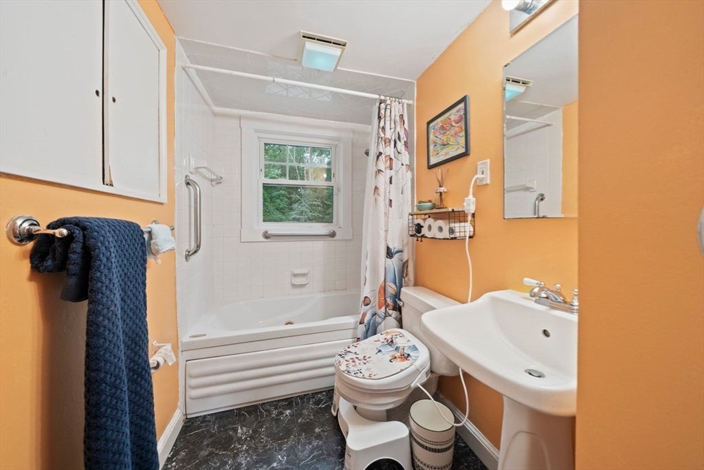 495 Thicket St, Weymouth, MA Photo #18
