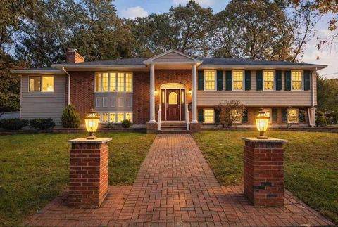 8 Phinney Rd Lexington MA 02421