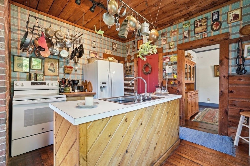 295 Old Post Rd, Worthington, MA Photo #13
