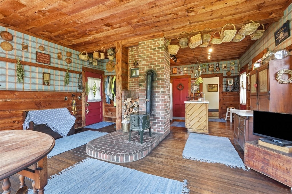 295 Old Post Rd, Worthington, MA Photo #11
